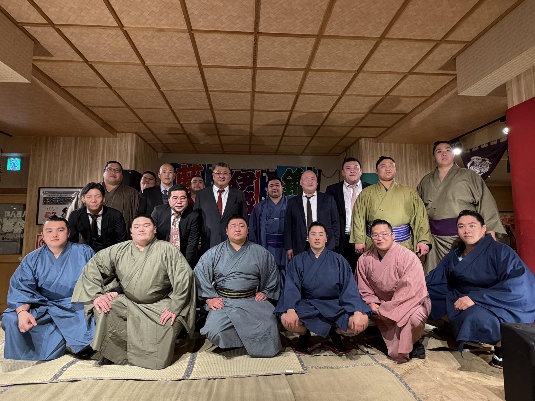 伊勢ノ海部屋の集合写真
